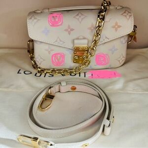 Elegant Cream Crossbody Bag with chain